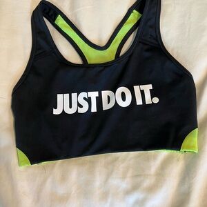 EUC nike women’s dry fit sports bra